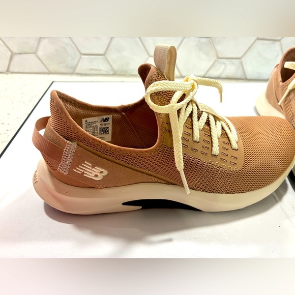 New Balance Woman’s Dynasoft Nergize Sport V2 Brown Beige Size 7 NEW Memory Sole - Picture 1 of 14